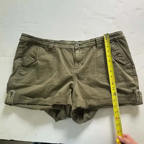 Torrid Olive Green Military Cargo Cuffed Shorts Size 24 - Picture 5 of 6